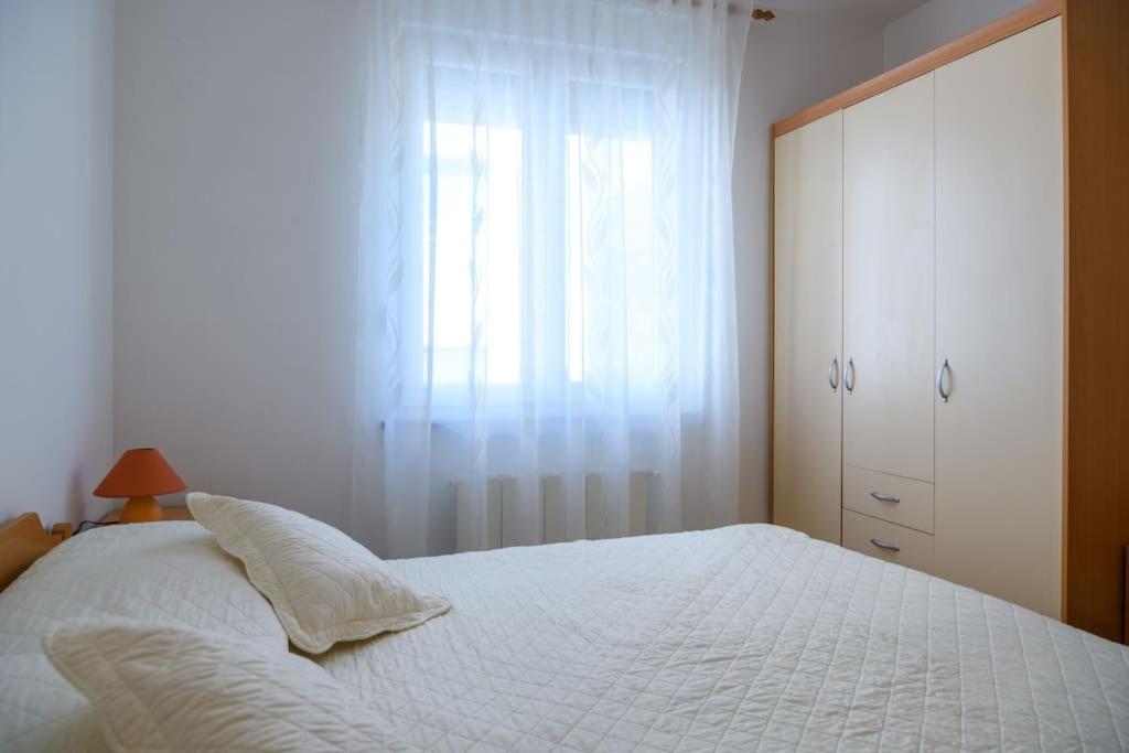 Apartment Sunce Пула Екстериор снимка