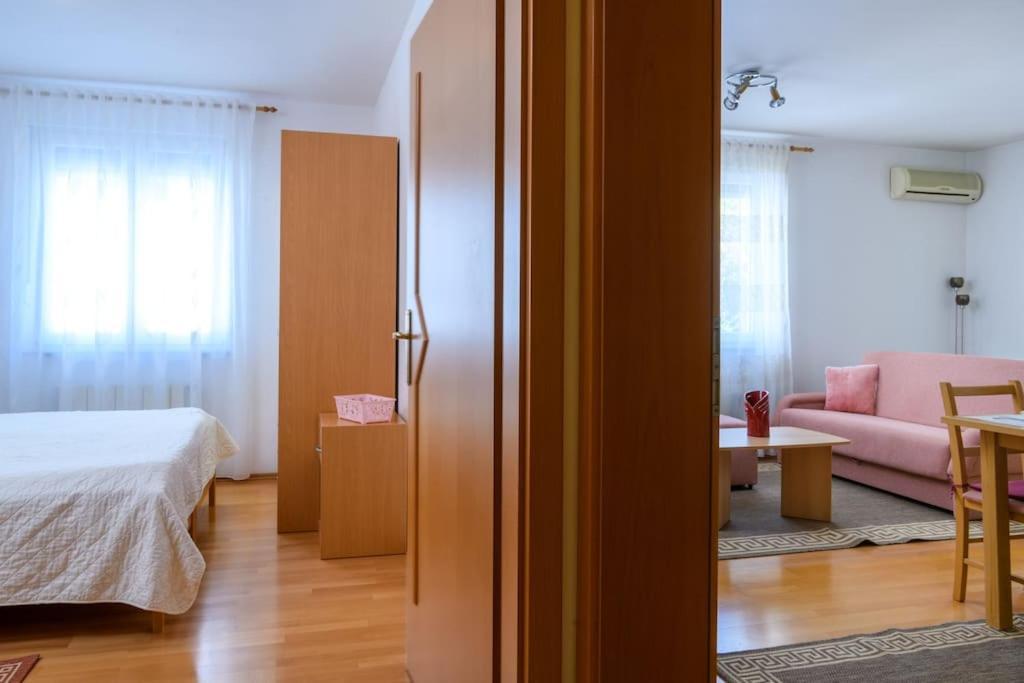 Apartment Sunce Пула Екстериор снимка