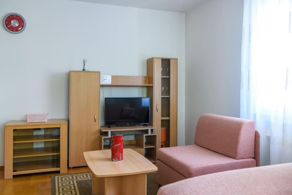 Apartment Sunce Пула Екстериор снимка